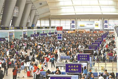 焦点娱乐：北京七大火车站昨日发送旅客83.3万人次